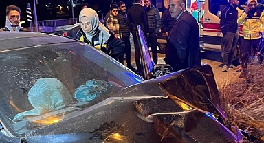 İki otomobil çarpıştı, 1 kişi öldü, 2 kişi yaralandı