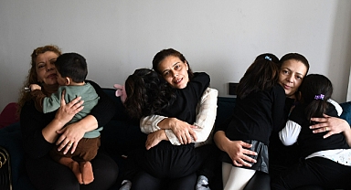 Koruyucu aile olan 3 kız kardeş, yuvalarını 4 çocukla şenlendirdi