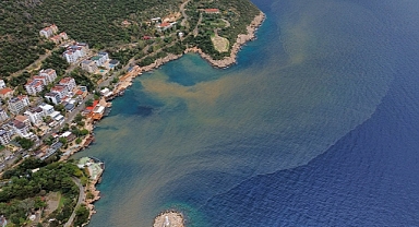 Sağanak sonrası denizin rengi kısmen değişti