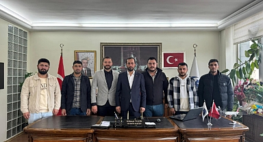 YALÇIN AK GENÇLERİ KABUL ETTİ