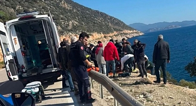 Bariyere çarpan motosikletin sürücüsü yaralandı