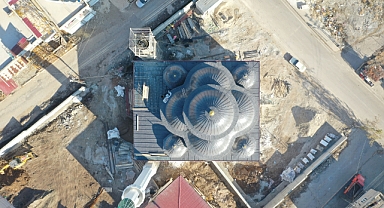 DEPREMDE YIKILAN CAMİLER YENİDEN AYAĞA KALKIYOR