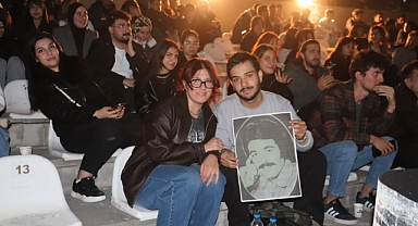 İSKENDERUNLU GENÇLER FERDİ BABAYI ANDI