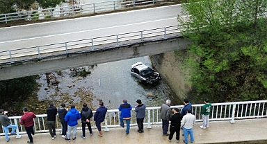 Köprüden düşen otomobilin sürücüsü öldü