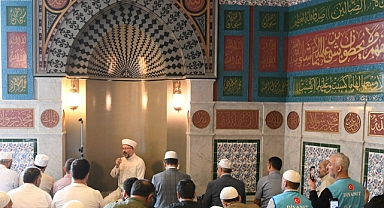 PROF. DR. ALİ ERBAŞ UMRECİLERLE BULUŞTU
