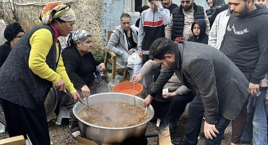 Vatandaşlar Ferdi Tayfur için helva dağıttı