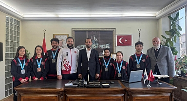 BAŞKAN YALÇIN ŞAMPİYON KARATECİLERİ AĞIRLADI