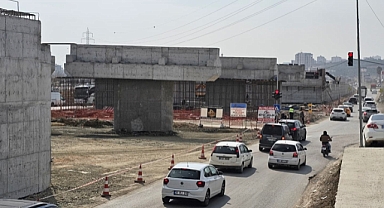 Gülderen Kavşağı’nda Üst Geçit Çalışması Devam Ediyor