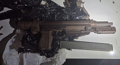Polisten kaçmaya çalışan sürücünün üst aramasında otomatik tabanca bulundu