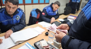 Yakalanan dilencinin üzerinden 2 bin 365 lira çıktı
