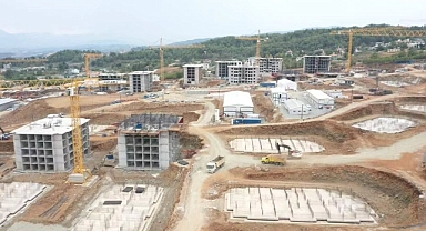 DEPREM BÖLGESİNİN İNŞASI SÜRECEK