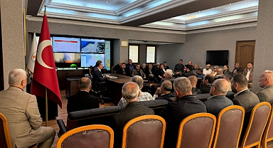DÖNMEZ, MUHTARLARLA BİR ARAYA GELDİ