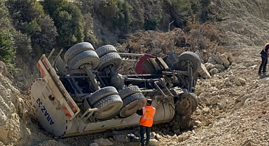 Hatay'da şarampole devrilen arazözün sürücüsü hayatını kaybetti