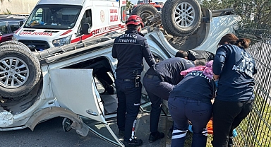 Ters dönen otomobilde sıkışan kişi kurtarıldı