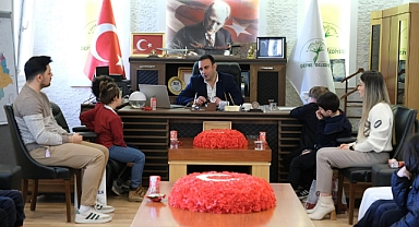 BAŞKAN ÖZGÜN ÖĞRENCİLERİ AĞIRLADI