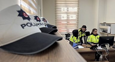 Hatay'ın üç kadın polisi artmaya başlayan nüfusla yoğunlaşan trafiğe yön veriyor