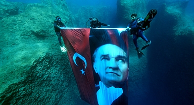 19 Mayıs Atatürk'ü Anma, Gençlik ve Spor Bayramı su altında kutlandı