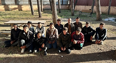 65 Düzensiz Göçmen Yakalandı, 8 Organizatör Sorguda