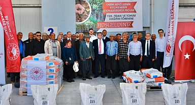 Çiftçilere ayçiçeği tohumu dağıtıldı