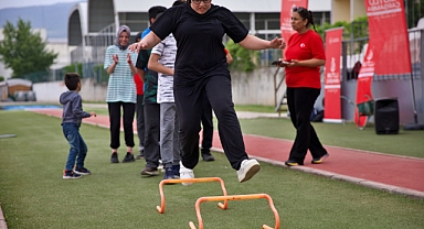 DEPREMZEDE ÇOCUKLAR SPORLA STRES ATIYOR