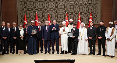 EN GÜZEL KURAN OKUYAN ÖDÜLÜ ERDOĞAN’DAN ALDI
