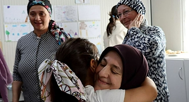Farklı illerden anneler depremde öksüz kalan çocukları sevindirmek için Hatay'da buluştu