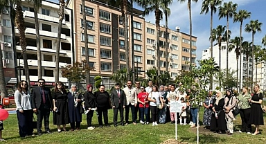 Hatay'da anneler depremlerde kaybettikleri çocukları anısına ağaç dikti