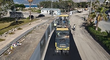 HBB, İSKENDERUN SAHİL YOLUNU ASFALTLAMAYA BAŞLADI