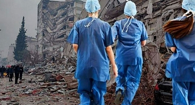 HEMŞİRELER DEPREMDE SEFERBER OLMUŞTU