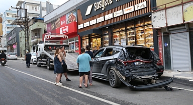 İş Makinesi Park Halindeki 4 Araca Çarptı