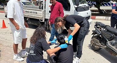 Kamyonetle çarpışan elektrikli motosikletteki 2 kişi yaralandı