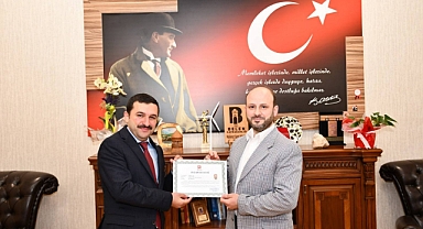 Kaymakam YILMAZ'dan Müftülük Personellerine Başarı Belgesi*