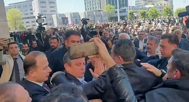 ÖZGÜR ÖZEL'E SALDIRAN KİŞİNİN KİMLİĞİ BELLİ OLDU! 3 SUÇTAN SABIKALI, İŞSİZ
