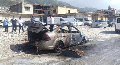 Park Halindeki Araç Alevlere Teslim Oldu