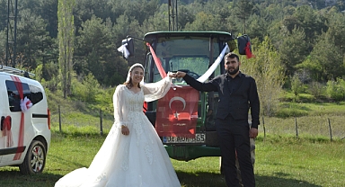 Traktörü düğün arabası yaptı