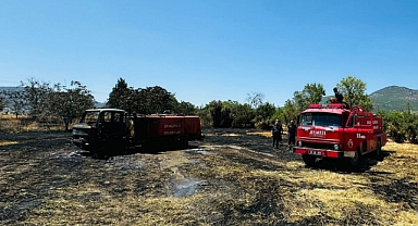 Arazi yangınına müdahale eden itfaiye aracı yandı