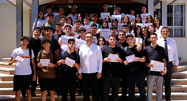 Başkan Özgün Öğrencilerin Sevincine Ortak Oldu