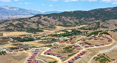 Depremde evini kaybedenler Kurban Bayramı'nı yeni yuvalarında karşıladı