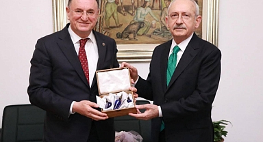 DOÇ. LÜTFÜ SAVAŞ CHP’Yİ DE KARIŞTIRDI