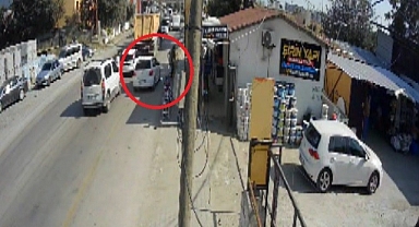 Emniyet Şeridi İhlaliyle Gelen Kazayı Yaya Kıl Payı Atlattı 