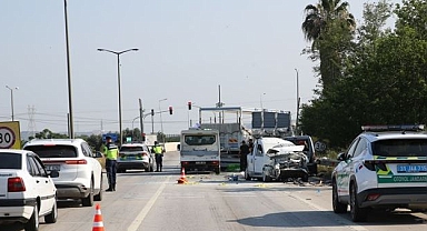Hatay'da 4 aracın karıştığı zincirleme trafik kazasında 1 kişi öldü, 10 kişi yaralandı