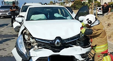 Hatay'da 5 otomobilin karıştığı zincirleme kazada 1 kişi yaralandı