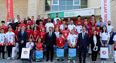 Hatay'da Başarılı Depremzede Sporcular Ödüllendirildi