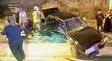 Hatay'da iki otomobilin çarpıştığı kazada 1'i ağır 6 kişi yaralandı