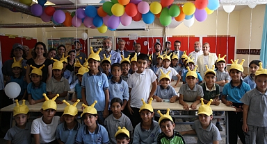 Hatay'da Kırsal Mahalledeki Okulun Kütüphanesini Turkcell Gönüllüleri Yeniledi