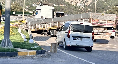 Hatay'da Seyir Halindeki Tırın Dorsesi Çıktı