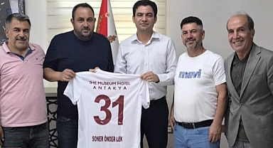 Hatayspor Taraftarlarından Emniyet Müdürüne Forma