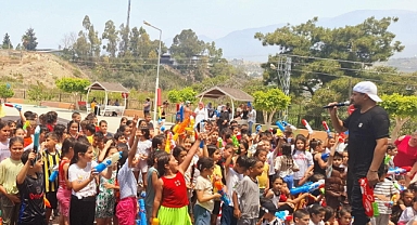 İlkokul Öğrencileri Su Savaşı Yaptı