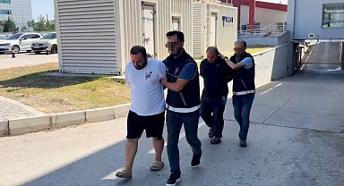 Kaçak ürün bulunan hafif ticari araçtaki 2 şüpheli tutuklandı