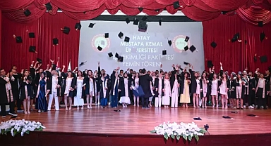 MKÜ Diş Hekimliği Fakültesi’nde Mezuniyet Coşkusu